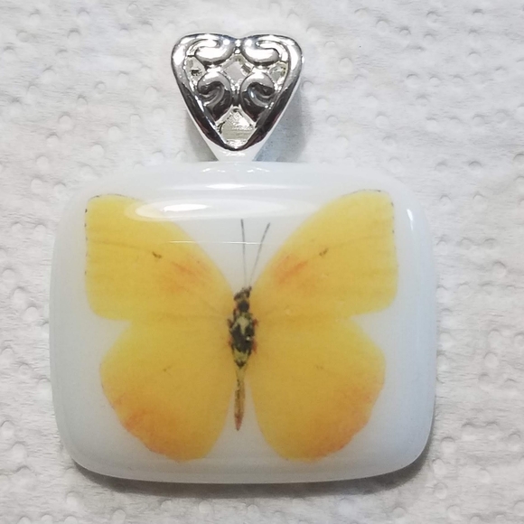 Jewelry - Yellow/white 🦋 butterfly glass pendant